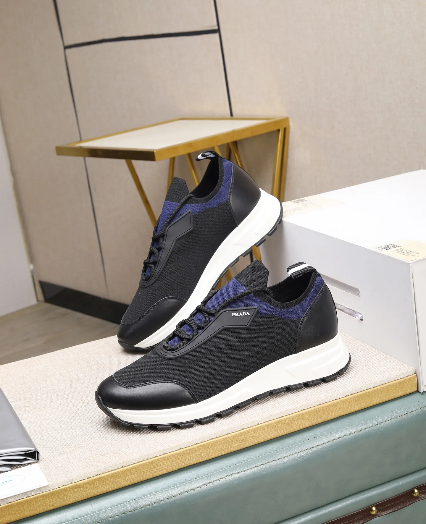 Men's clothing and shoes 💰500 👑👑The latest model of high-quality PRADA men's shoes on the Hong Kong purchasing agency official website has been launched in 1:1 copy, synchronized with Hong Kong counters, and on the same catwalk; all made of breathable fly weave ➕Imported breathable fabrics with cowhide lining, 🍡🍡The original 1:1 non-slip and wear-resistant; comfortable on the feet, attractive style, fine workmanship, and simple and neat shoe trees, showing the courage and toughness of men, 👍 Code number 38 to 45